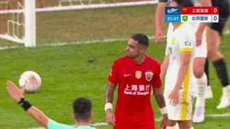 近在咫尺！莱昂纳多近距离打门被伸腿拦截