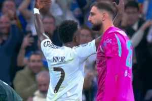 [进球视频]还是3-0！维尼修斯过掉多纳鲁马造点，自己主罚点球被扑出