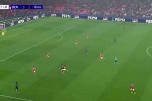 射門是真穩！居萊爾傳中送助攻，姆巴佩推射破門