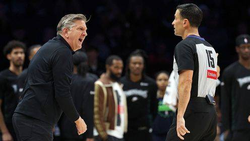 ?獻祭自己！芬奇不滿未響哨連吃兩T被驅逐 半節打卡下班！