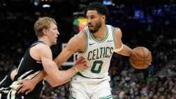 逼死強迫癥！塔圖姆差個助攻就三雙仍三節打卡 拿23分11板9助3斷