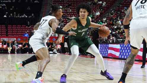  夏联-热火大胜雄鹿 康韦尔19分 伯里斯18分 阿门特6分