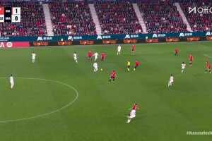 攻防一體！巴爾韋德連突數(shù)人后橫傳，維尼修斯搶射扳平