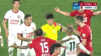 兩隊費利佩發生沖突 裁判回看VAR后取消紅牌