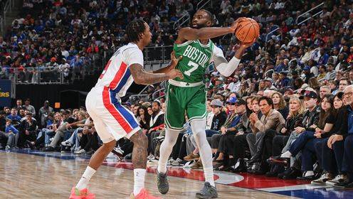 雙拳難敵四手！杰倫布朗25中12&15罰12中空砍全場最高的41分