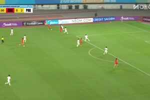 吴逸晨助攻刘雨希后点包抄破门，中国U17女足1-2扳回一球
