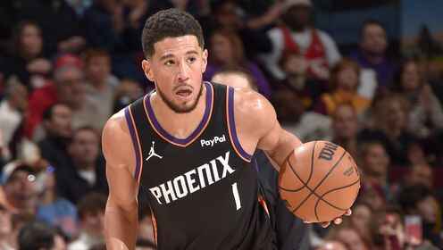 雙拳難敵四手！布克25中13空砍全隊(duì)最高32分 第三節(jié)19分