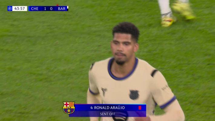 又是你 ?阿勞霍鏟倒庫庫吃到第二張黃牌，巴薩44分鐘十人應戰
