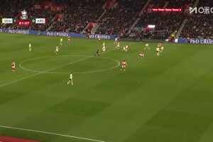  槍手逃過一劫！圣徒反擊斯基恩薩內切兜射擊中橫梁！