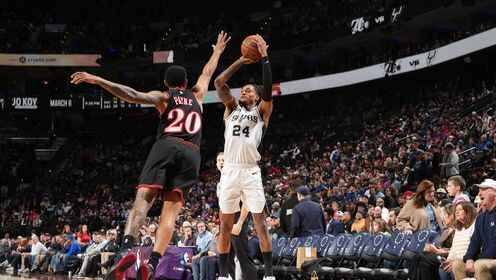 ??馬刺8人上雙40分大勝76人 文班10+8+6帽 哈珀22分