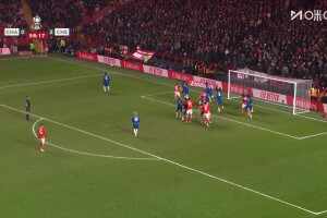 扳回一球！瓊斯甩頭攻門被撲，邁爾斯&middot;里本補射破門