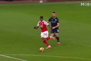 阿森納領先！埃澤手術刀直塞，馬杜埃凱推射遠角得手