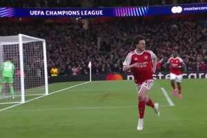  死角終結！賴斯斷球推射破門滑跪慶祝！槍手總比分3-1藥廠！