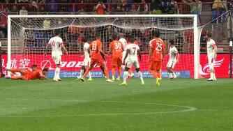  玉昆2-0領先 弋騰搶在防守球員身前頭球破門