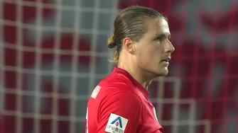 澤卡單刀挑射 邁達納倒地鏟球化解險情