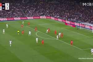 回敬一個！維尼修斯突破造點，隨后親自主罰再度反超比分