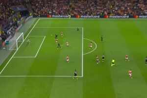 尤文閃電扳平！卡盧盧頭球被撲，庫普梅納斯補射破門