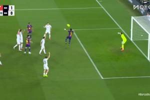 活久见！巴萨战术角球配合时越位，费兰头球破门被吹掉