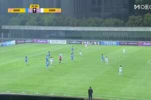 [進球視頻倆后衛搶一起去解圍?！主裁判罰已過門線，武漢女足0-2落后