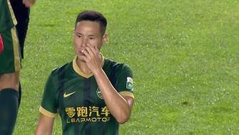 梁諾恒飛鏟對手 馬寧觀看VAR后改判紅牌