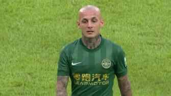 米特里策再薅李鎮全頭發 被裁判紅牌罰下