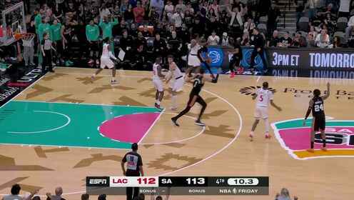 跌宕起伏！馬刺最后時刻四罰僅一中，但搶下兩記關鍵籃板終結比賽！