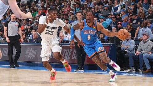 稳定输出！杰伦威20中10贡献24分6板2助 正负值+15