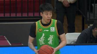  赵继伟反击送不看人击地妙传 张镇麟接球轻松暴扣得分