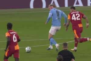  曼城先下一城！多庫直塞助攻，哈蘭德單刀冷靜挑射破門！