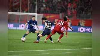 中超-登頂中超！十人銅梁龍2-1三鎮(zhèn)5輪不敗 張志雄造兩球