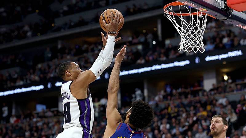 🏀威少梦回巅峰末节15分定胜局 约基奇44+13 国王爆冷击败掘金