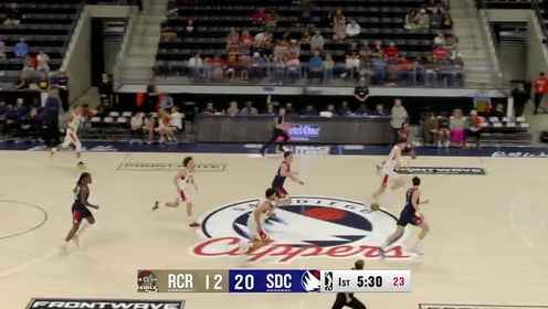 速度起來了！楊瀚森快速回防帽掉對手快攻上籃