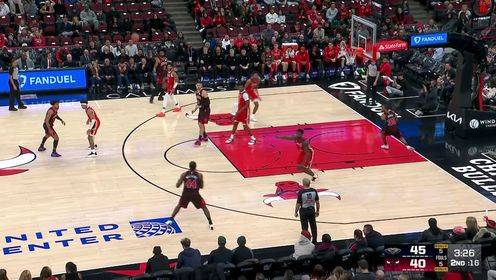 ??鵜鶘6人上雙擊敗公牛 錫安復出18+6 費爾斯20分 墨菲20+10