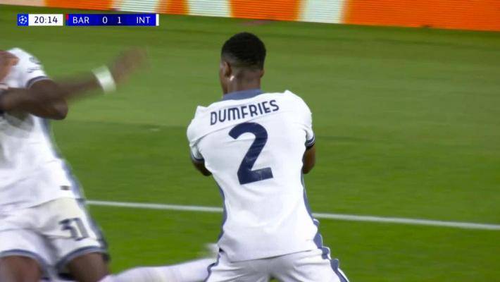 [进球视频] 精彩！邓弗里斯门前高难度凌空侧勾破门！国米2-0领先巴萨！