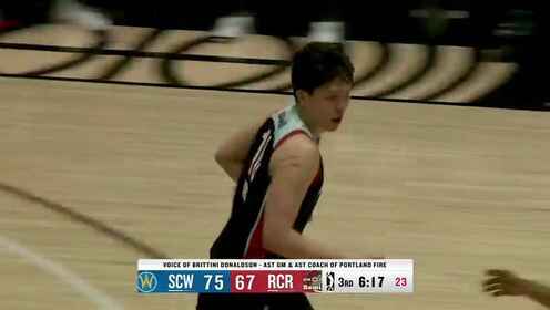 隊友上籃不中 楊瀚森果斷跟進將球點進籃框