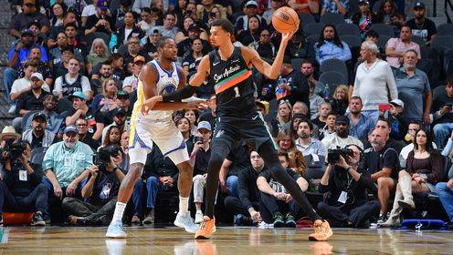 ?勇士逆转马刺！库里46+5+5 文班亚马+卡斯尔同场空砍三双！