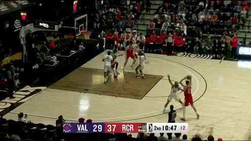 簡直手拿把攥！楊瀚森單打絲滑轉(zhuǎn)身甩開防守，輕松拋投命中