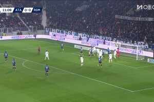 羅馬0-1落后！斯維拉爾撲球失誤，斯卡爾維尼飛身撞射破門