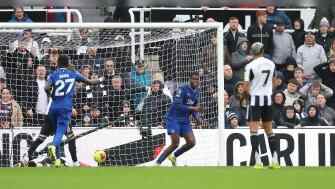 英超-埃弗頓3-2紐卡結(jié)束2連敗 巴里制勝貝托破門+中框波普黃油手