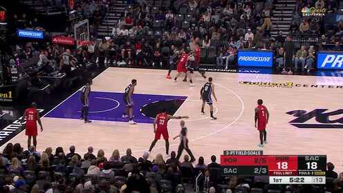 從容！楊瀚森拋投單吃考德威爾 拿到本場個人首分！