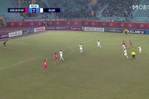 国安球员后场低级失误！国安第90分钟遭绝杀，连丢两球1-2河内