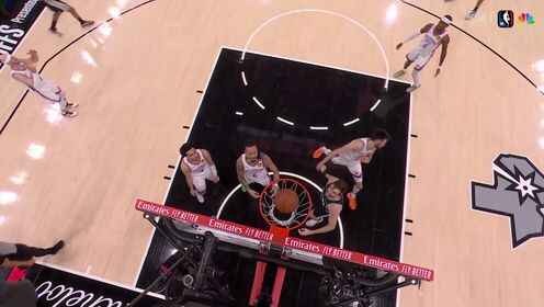  圣安東尼奧馬刺_NBA西部決賽G6：雷霆91-118馬刺_就問你硬不硬卡斯?fàn)柶脐嚧輬陨匣@2+1文班場下攥拳表示肯定