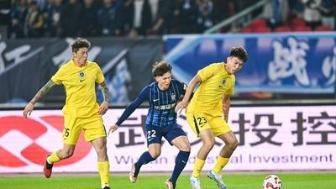 中超-保级在望！十人新鹏城2-1客胜三镇，领先降级区8分