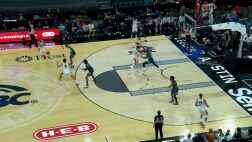 楊瀚森籃下接球轉身勾手命中