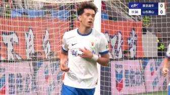  泰山1-0領(lǐng)先！李小恒飛身頭球首開(kāi)記錄