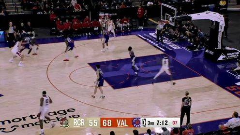 楊瀚森罰球線附近中投穩穩命中