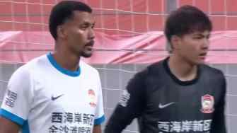 休想進球！海牛外援近距離頭槌，李昊極限將球撲出