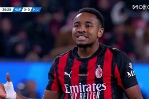  错失良机！萨56带球极速反击分球！恩昆库禁区抽射打高了！