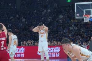 主场压迫感！刘传兴被派上场，遭全场北京球迷“XX问候”?