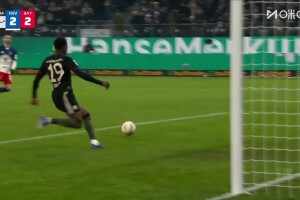  驚險！諾伊爾出擊送空門大禮！阿方索-戴維斯神勇門線解圍！